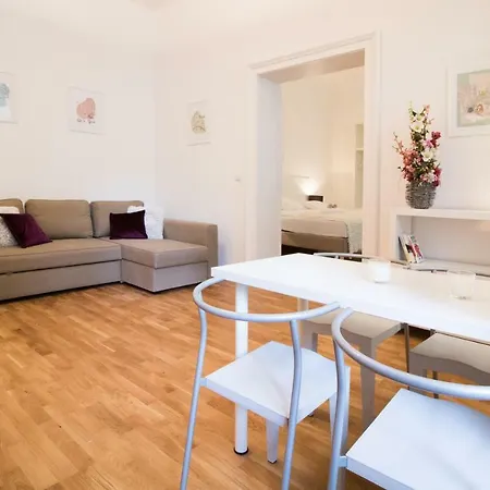 Cosy Julia Apartment *